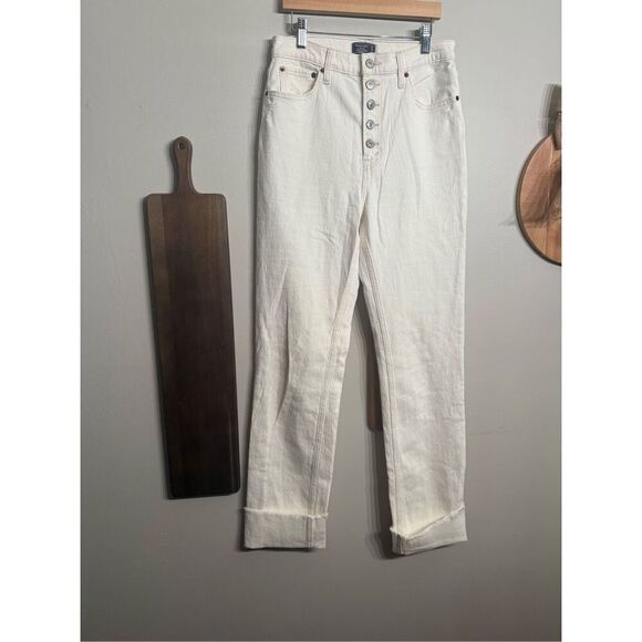 Abercrombie & Fitch White Ultra High-Rise Straight Jeans Light Wash Size 4 Long - Picture 1 of 6